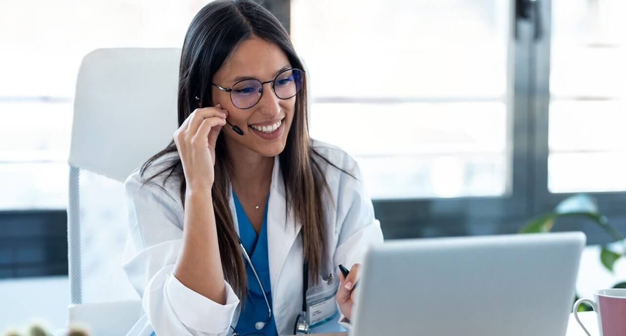 Videoconferencia con profesionales que se preocupan por tu salud.